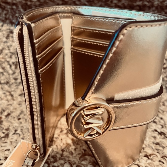 Michael Kors Carmen Medium Bifold Wallet - Picture 4 of 5